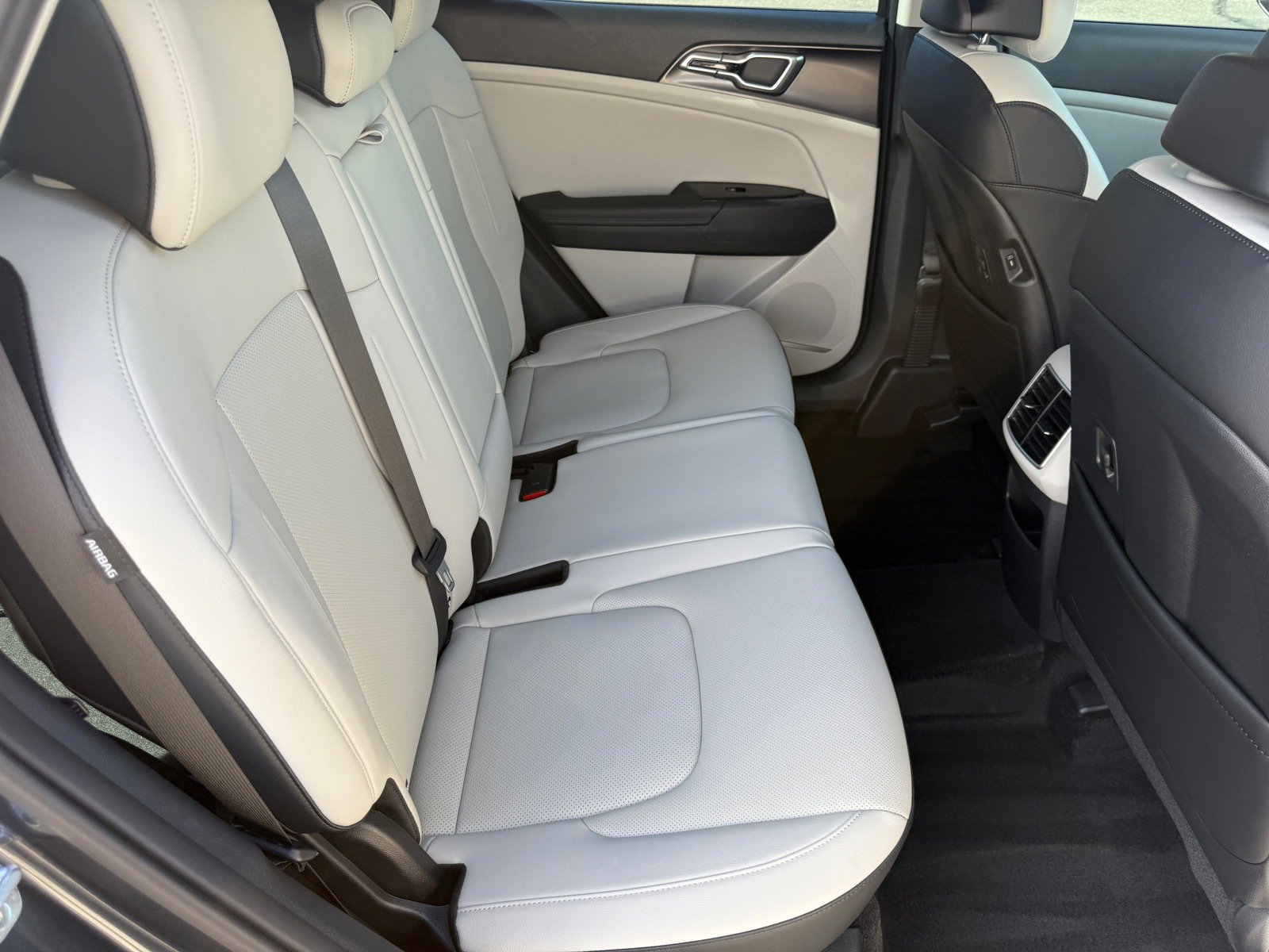 Used 2025 Kia Sportage EX image 30