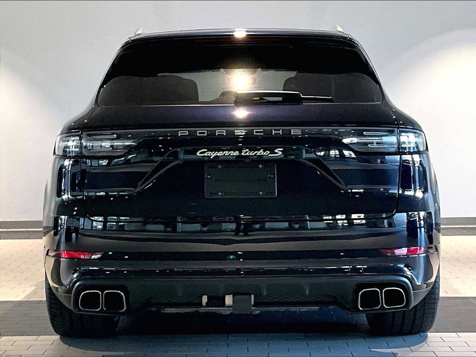 Used 2023 Porsche Cayenne Turbo S image 9