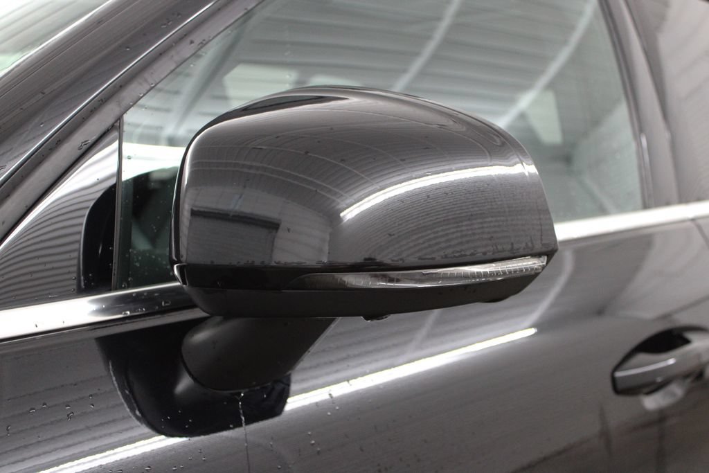 Used 2024 Volvo XC40 B5 Plus AWD/4WD image 7