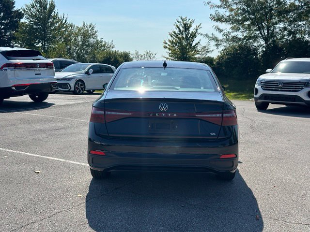 Used 2025 Volkswagen Jetta SE FWD image 6