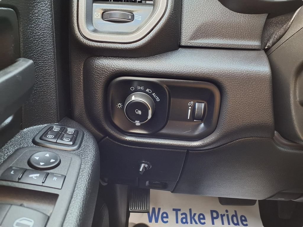 Used 2024 RAM 2500 Tradesman w/ Chrome Appearance Group AWD/4WD image 16