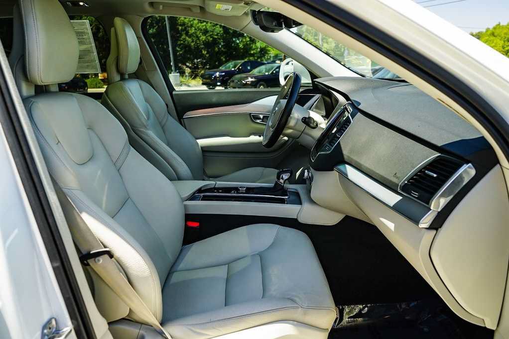 Used 2018 Volvo XC90 T6 Momentum w/ Convenience Package AWD/4WD image 16