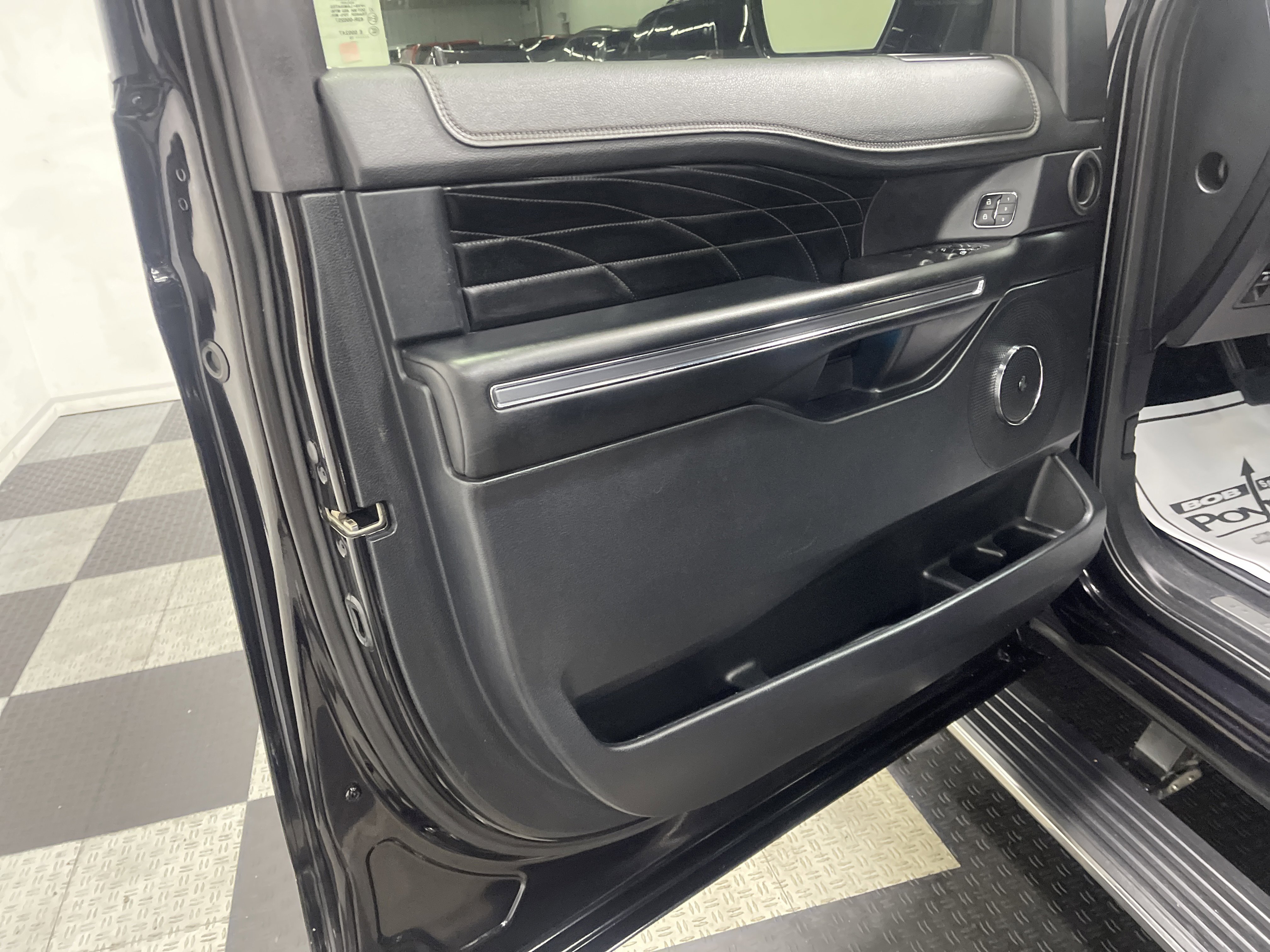 Used 2019 Ford Expedition Max Platinum image 10