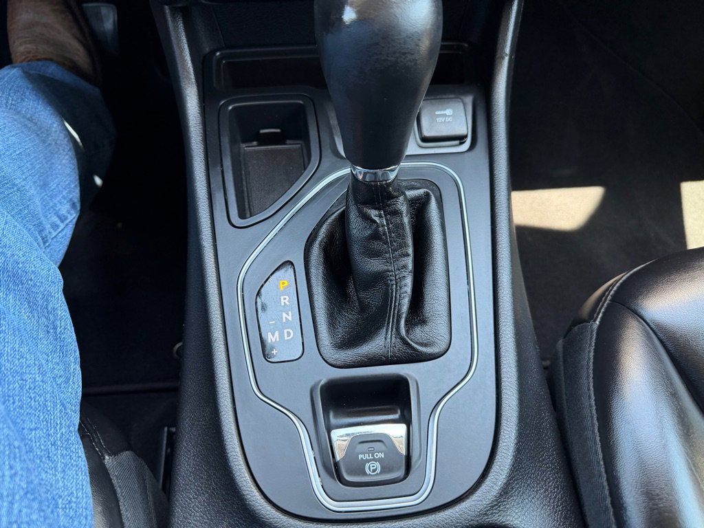 Used 2019 Jeep Cherokee Latitude Plus FWD image 15