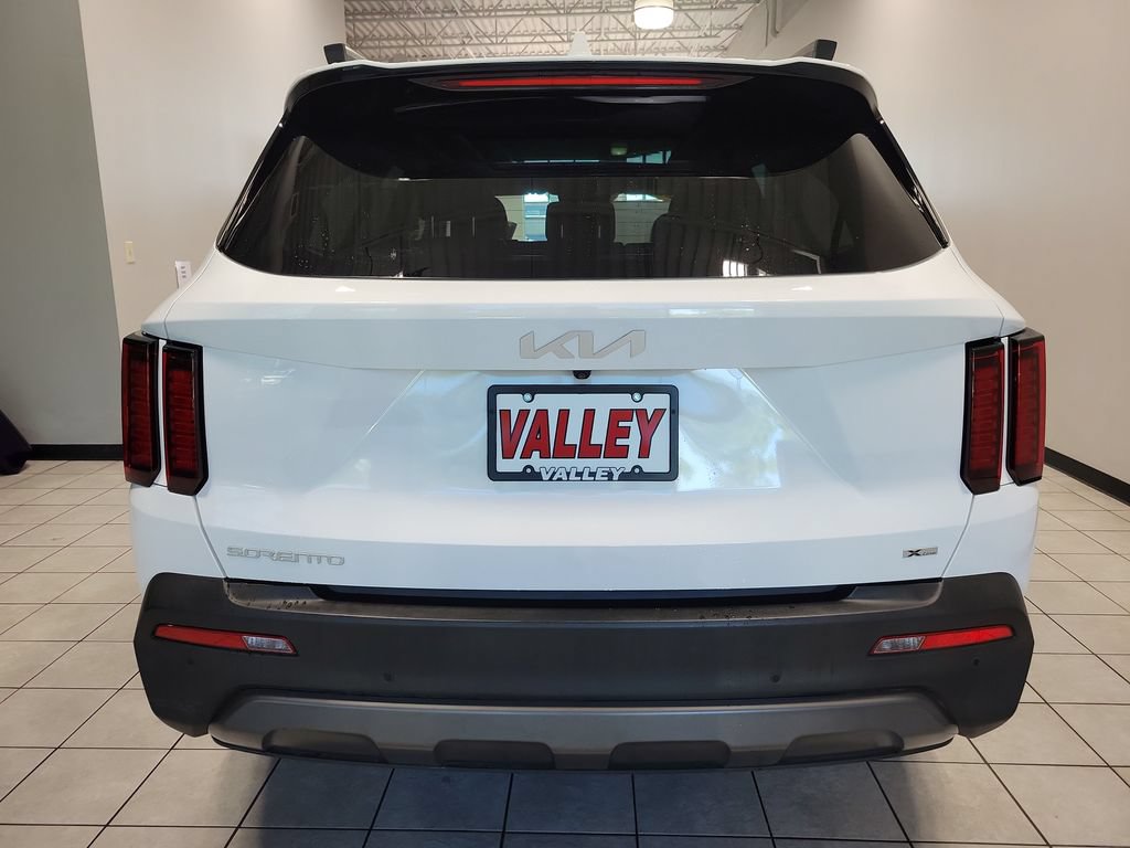 Used 2023 Kia Sorento S w/ Panoramic Sunroof Package AWD/4WD image 5