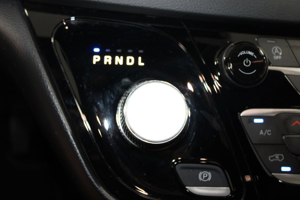Used 2025 Chrysler Pacifica Select FWD image 42
