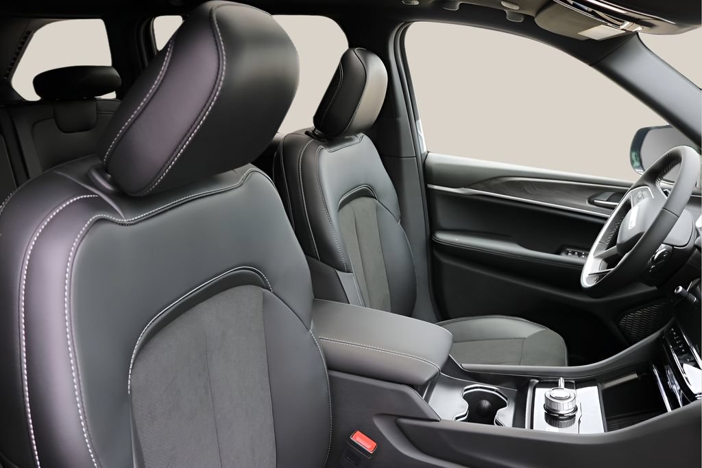 New 2026 Jeep Grand Cherokee Altitude AWD/4WD image 21
