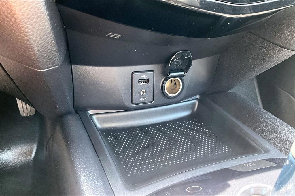 Used 2015 Nissan Rogue SV FWD image 16