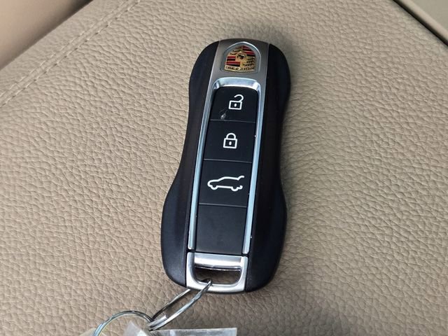 Used 2022 Porsche Cayenne image 20