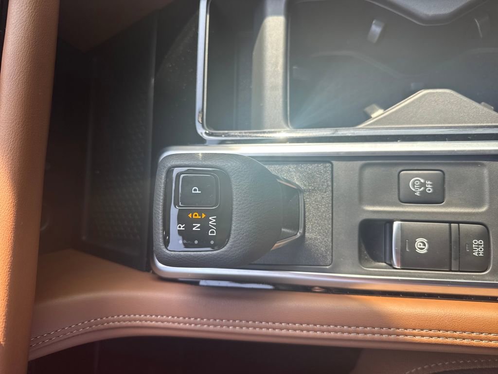 Certified 2025 Nissan Pathfinder Platinum w/ Black Appearance Package image 26