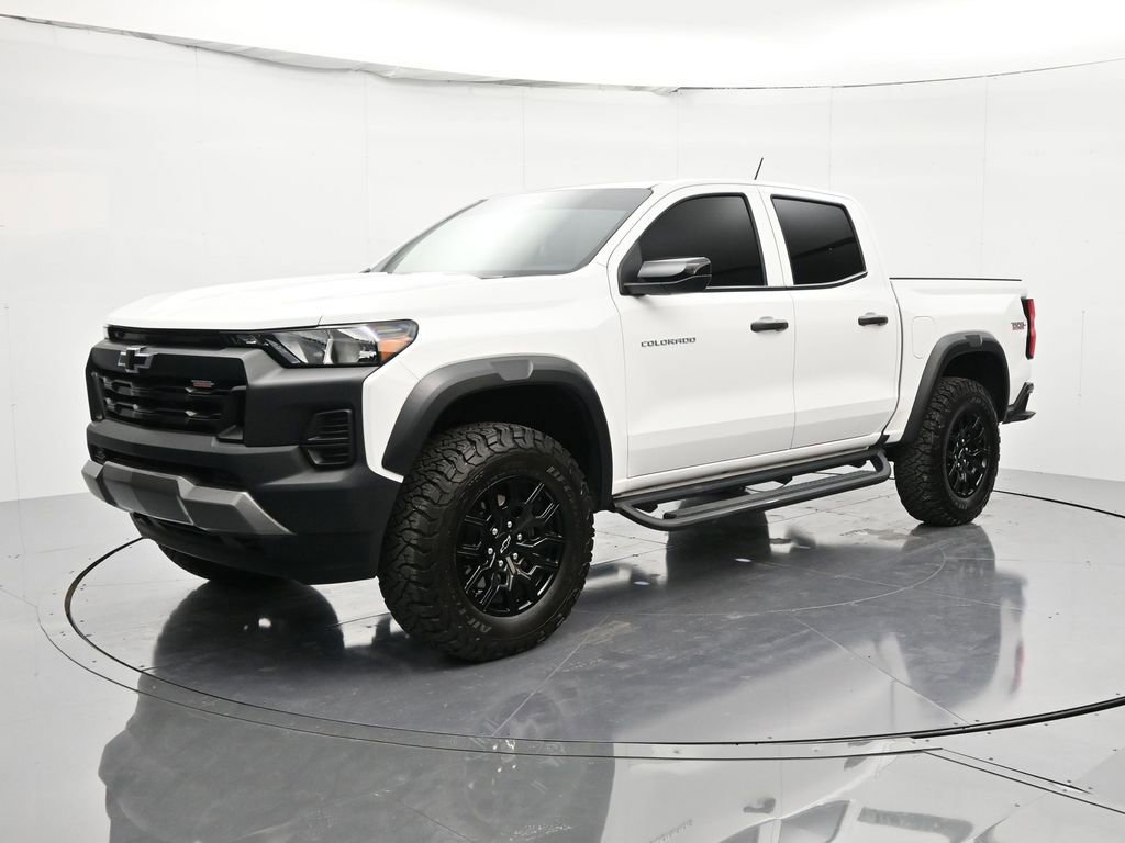 Certified 2024 Chevrolet Colorado Trail Boss w/ Advanced Trailering Package image 1