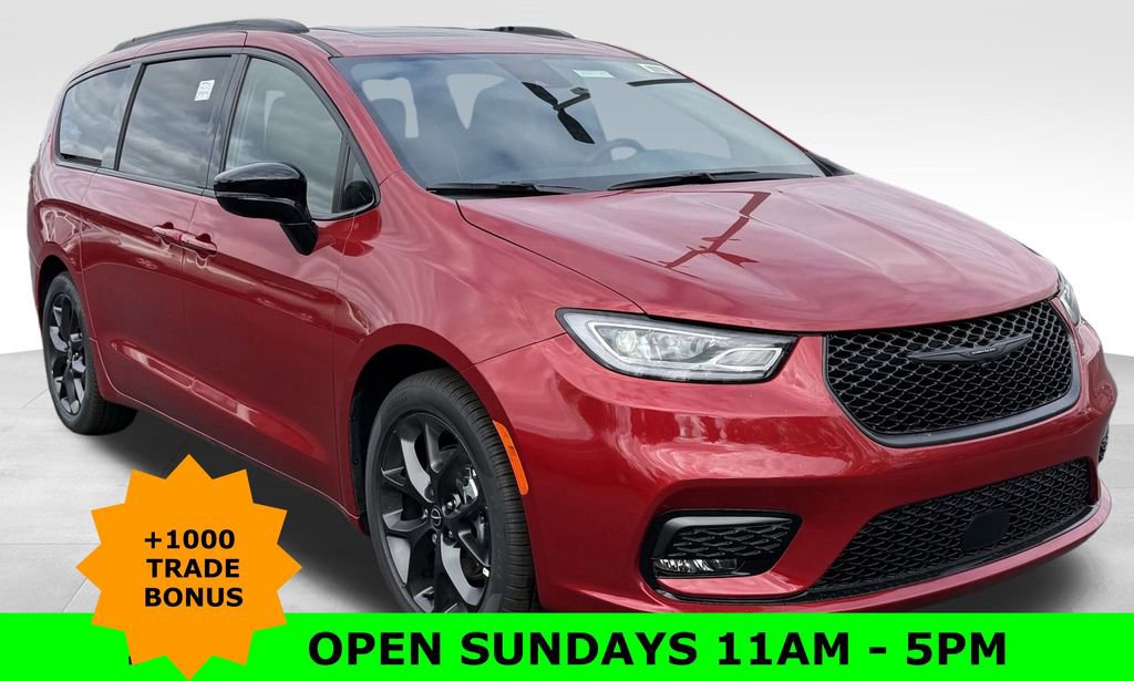 New 2026 Chrysler Pacifica Limited w/ Uconnect Theater Family Group