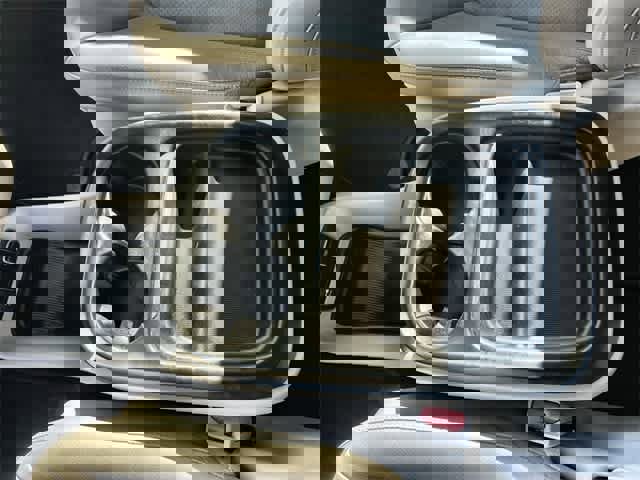 Used 2020 Chrysler Pacifica Touring-L w/ Tire & Wheel Group image 27