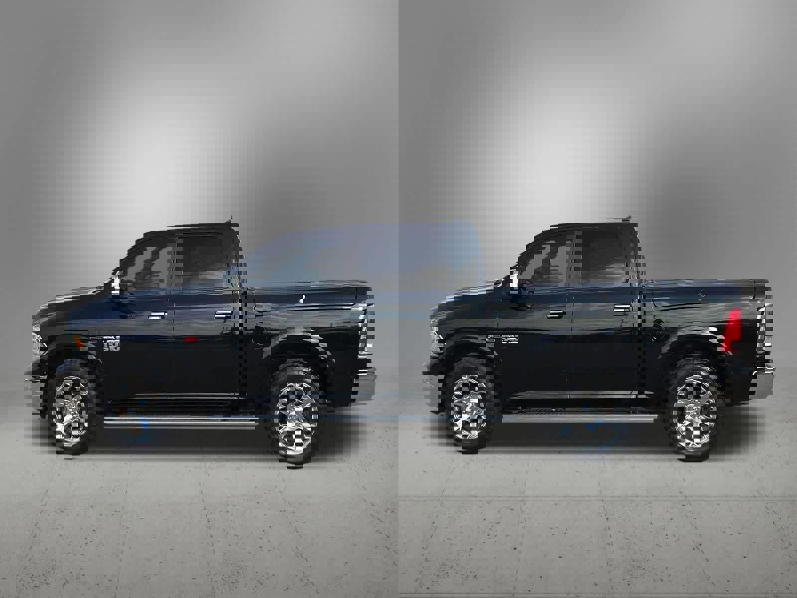 Used 2015 RAM 1500 Laramie w/ Convenience Group AWD/4WD image 3