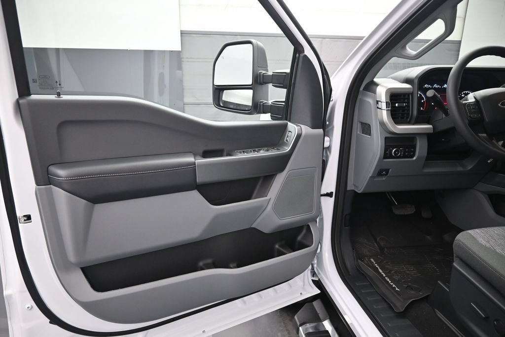 New 2026 Ford F350 XLT w/ FX4 Off-Road Package AWD/4WD image 12