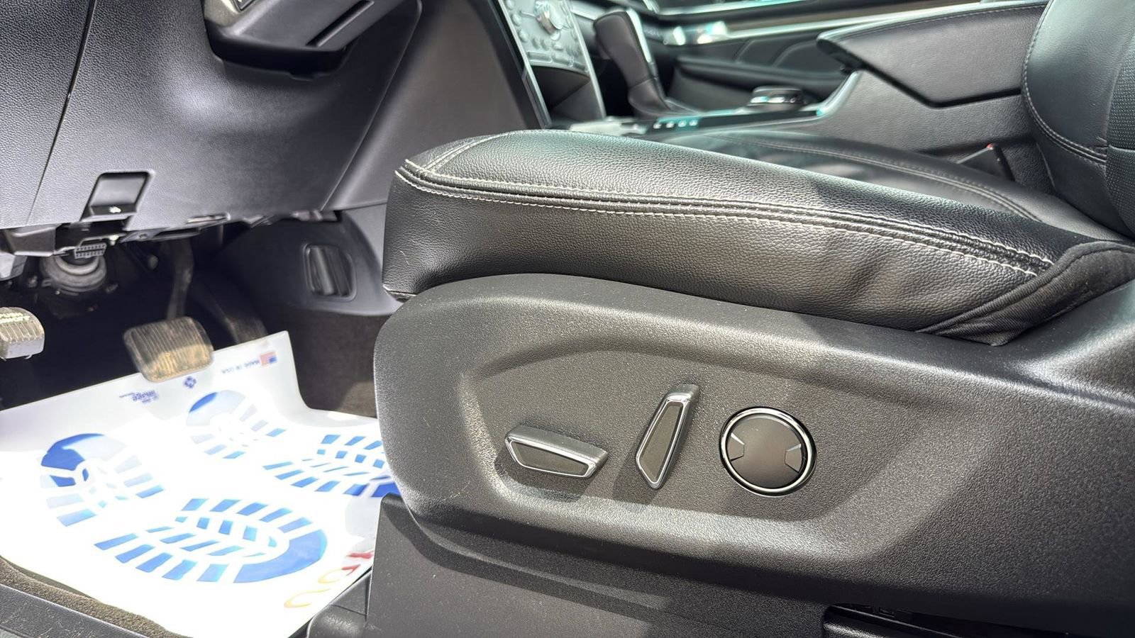 Used 2016 Ford Explorer Limited image 11