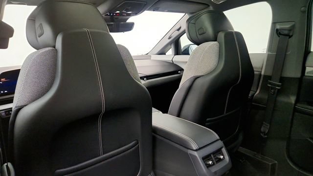 Used 2025 Cadillac Optiq Sport 1 AWD/4WD image 44