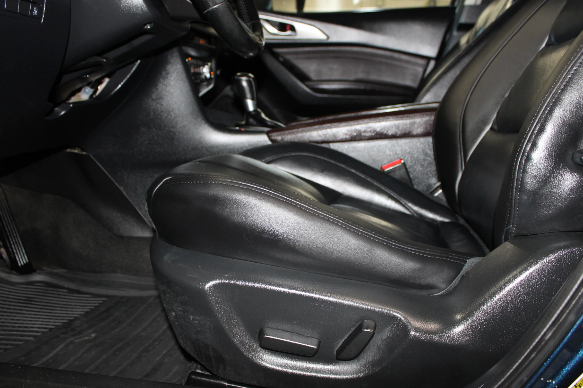 Used 2017 MAZDA MAZDA3 Touring FWD image 26