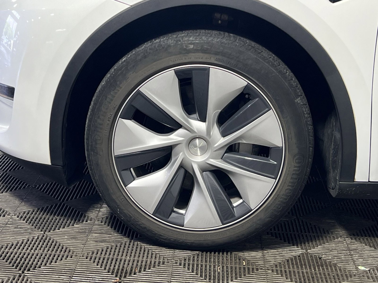 Used 2023 Tesla Model Y Long Range AWD/4WD image 13