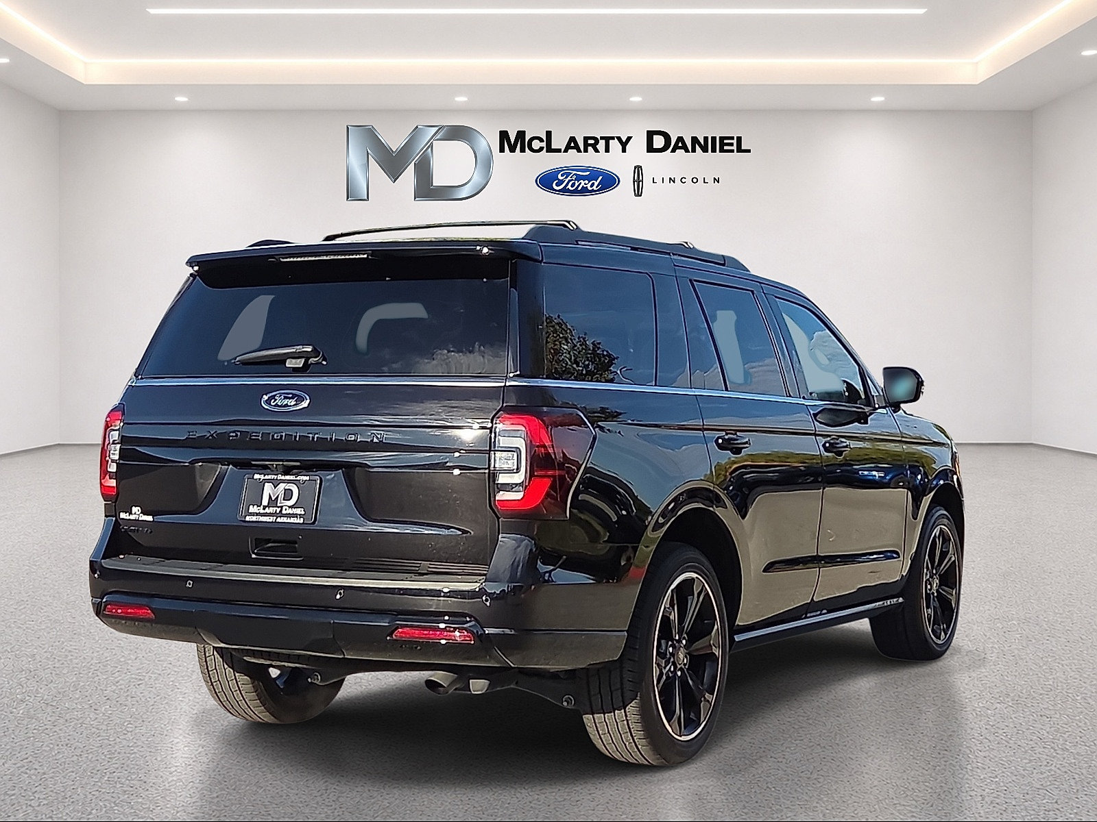 Certified 2024 Ford Expedition Limited AWD/4WD image 5