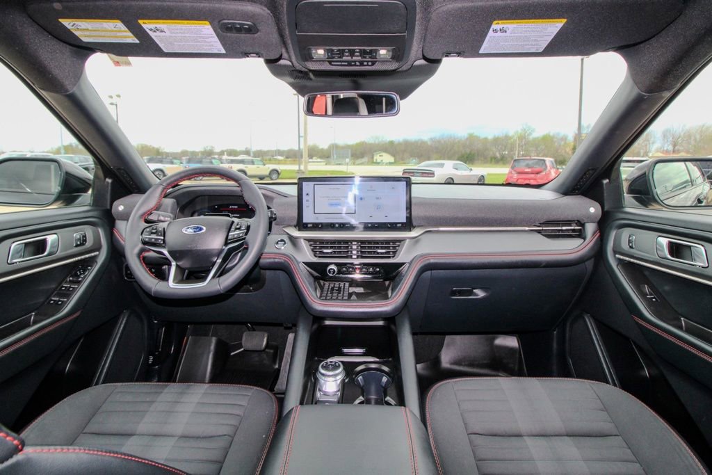 Used 2025 Ford Explorer ST-Line w/ Premium Package image 11
