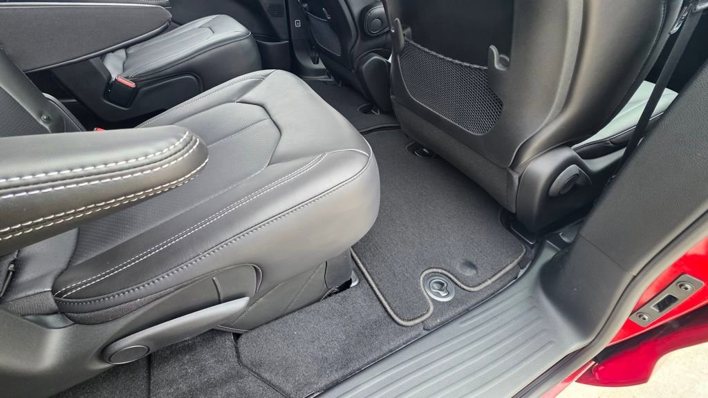 New 2026 Chrysler Pacifica Select w/ S Appearance Package image 15