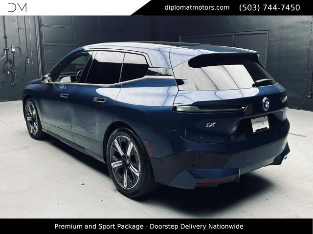 Used 2024 BMW iX xDrive50 w/ Premium Package AWD/4WD image 5