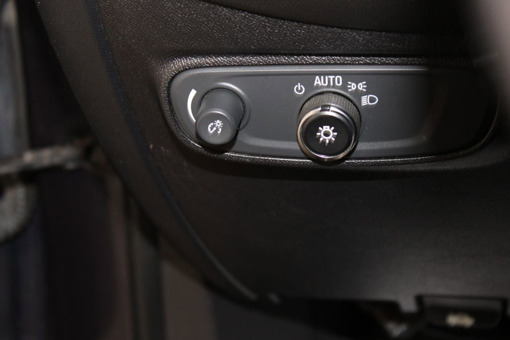 Used 2018 Chevrolet Equinox LT image 34