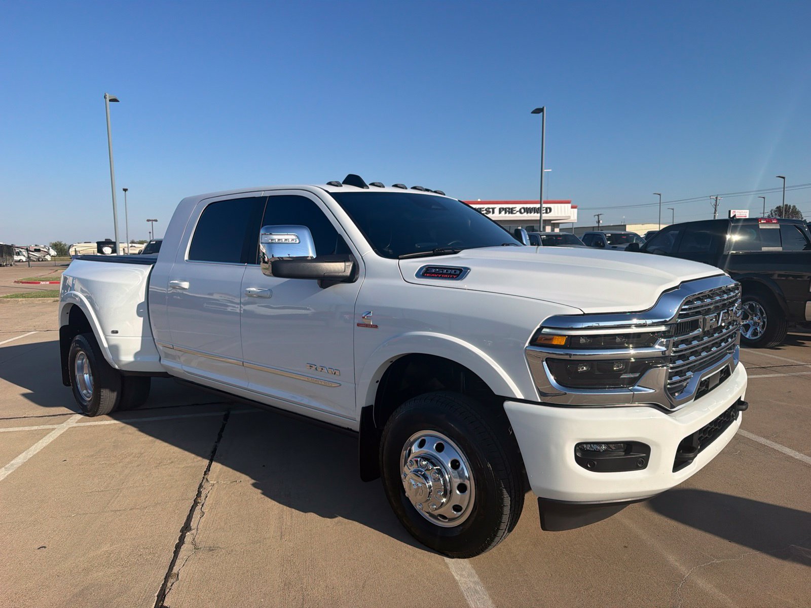 Used 2025 RAM 3500 Limited AWD/4WD image 3