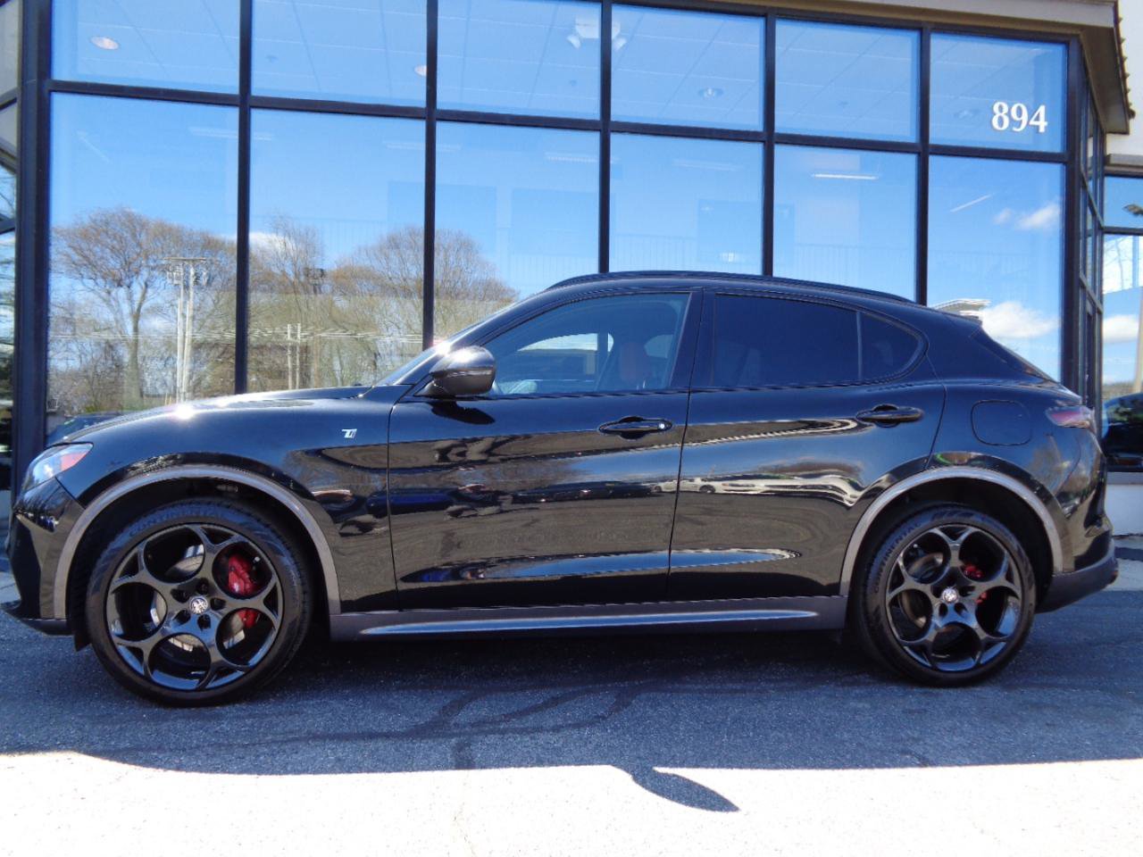 Used 2024 Alfa Romeo Stelvio Ti w/ Performance Driving Package AWD/4WD image 8