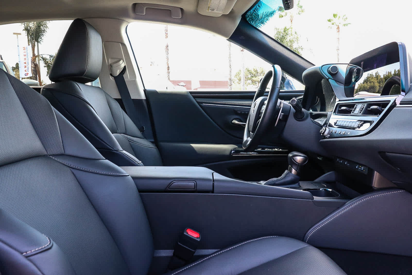 Used 2025 Lexus ES 300h w/ Premium Package FWD image 26