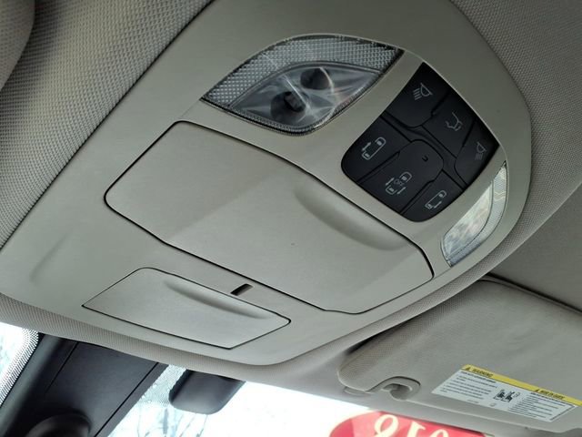 Used 2018 Chrysler Pacifica Touring-L FWD image 31