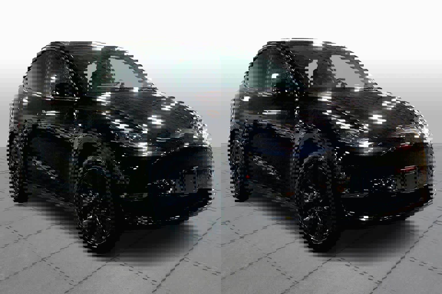 Used 2025 Tesla Model Y Long Range image 3