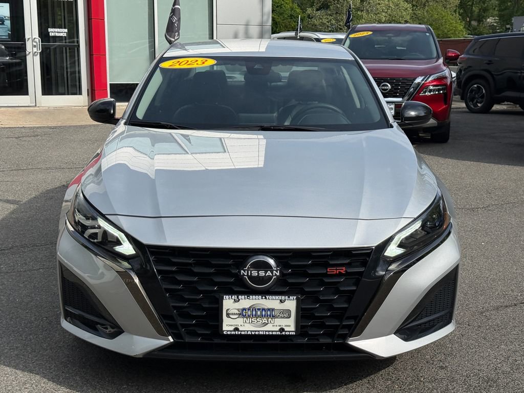 Used 2023 Nissan Altima 2.5 SR FWD image 2