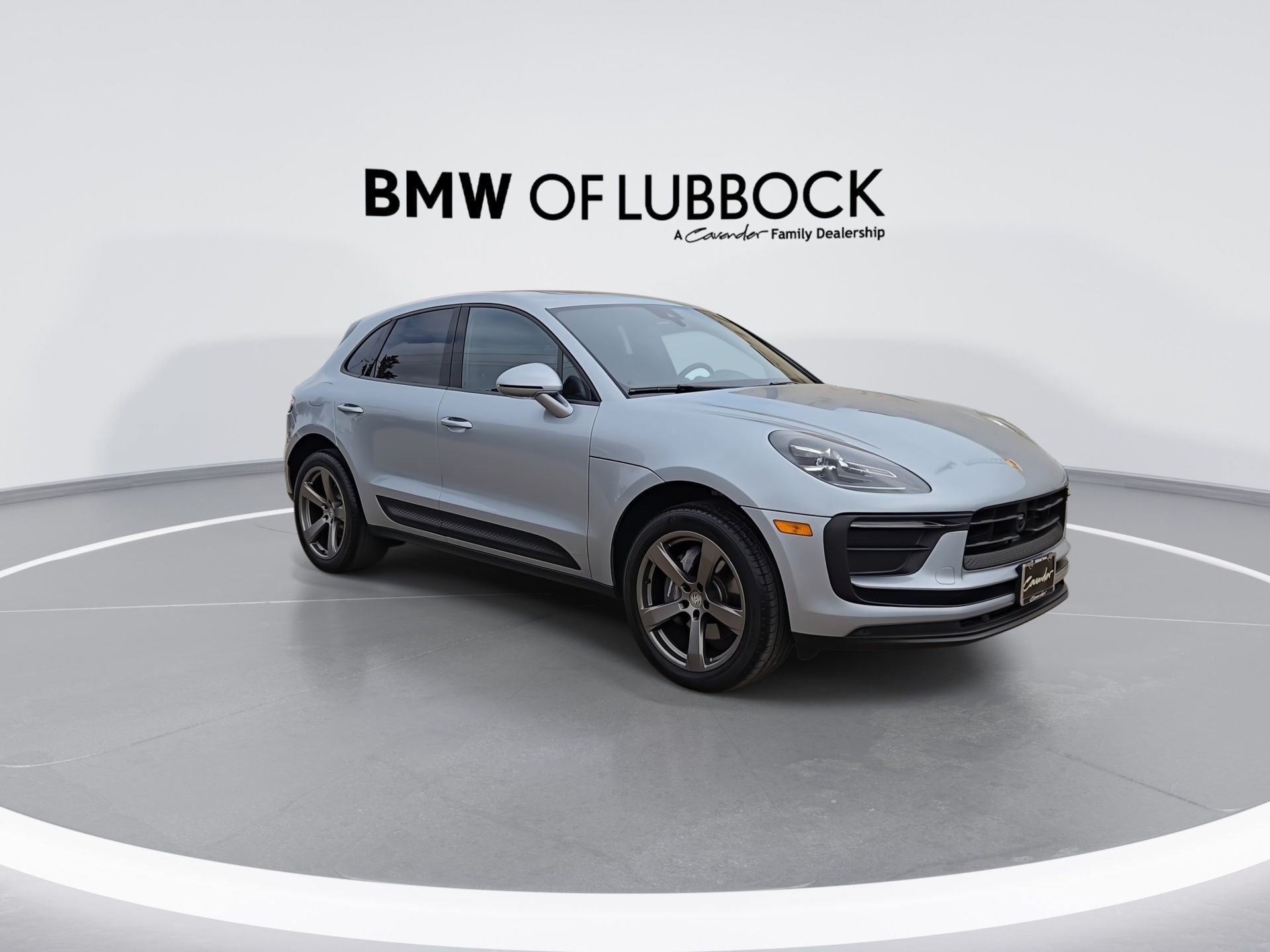 Used 2025 Porsche Macan AWD/4WD image 2