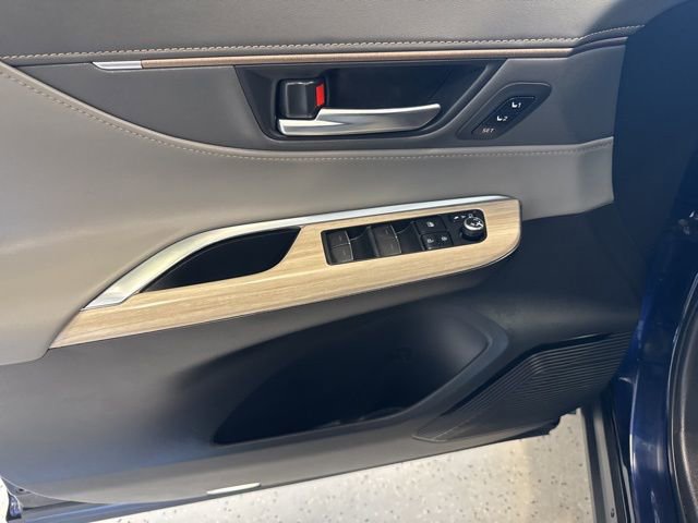 Used 2021 Toyota Venza XLE w/ Softex Package image 29