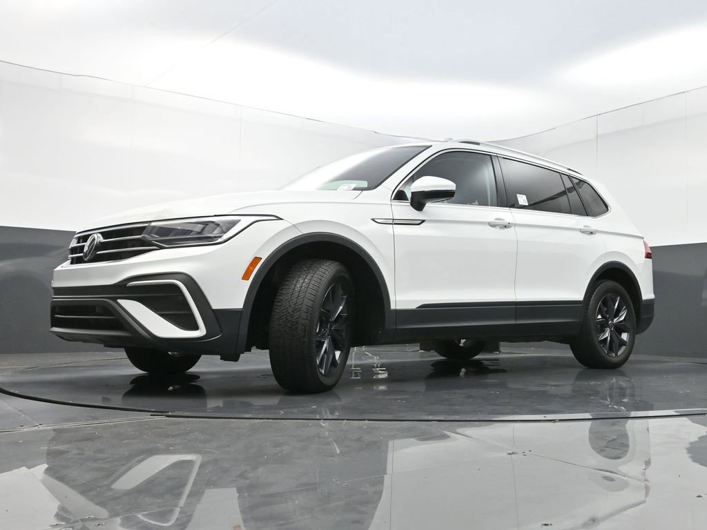 Used 2024 Volkswagen Tiguan SE image 25