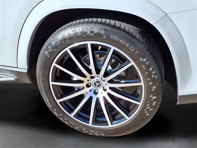 Used 2024 Mercedes-Benz GLS 580 4MATIC image 28
