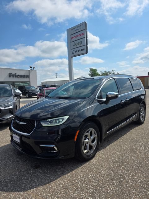Used 2023 Chrysler Pacifica Limited FWD image 1