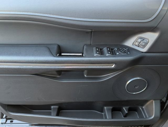 Used 2024 Ford Expedition XLT image 28