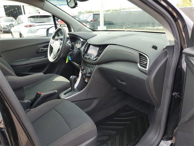 Certified 2022 Chevrolet Trax LS w/ Tint and Cruise Package image 28
