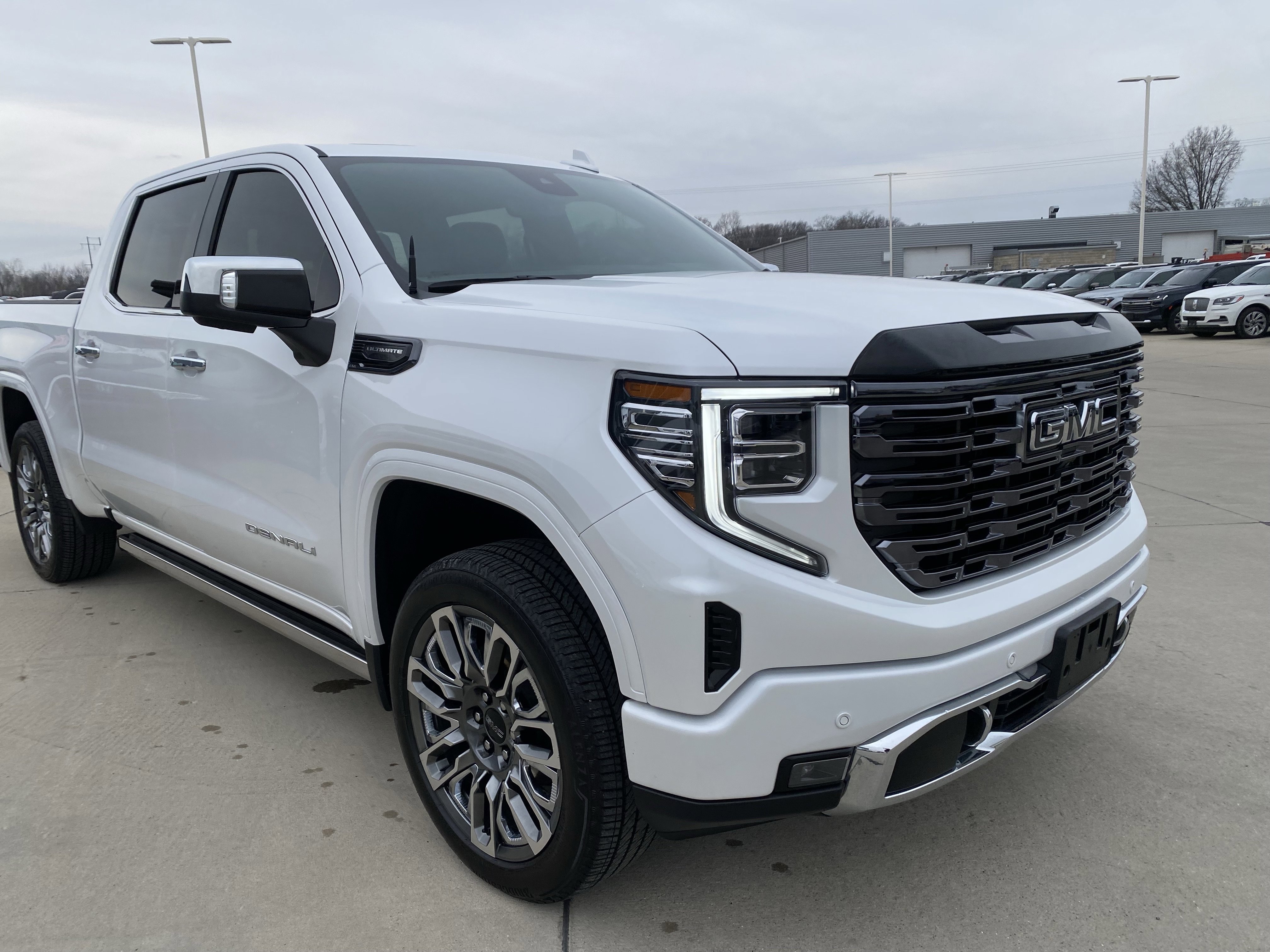 Used 2025 GMC Sierra 1500 Denali Ultimate AWD/4WD image 4