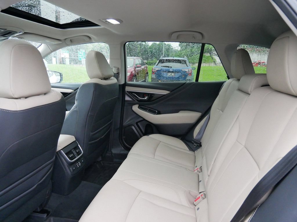 Used 2023 Subaru Outback Limited AWD/4WD image 11