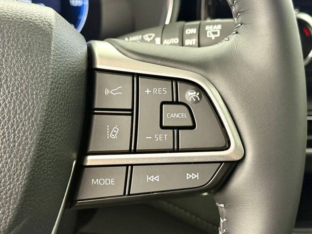 Used 2026 Toyota Highlander Platinum image 26