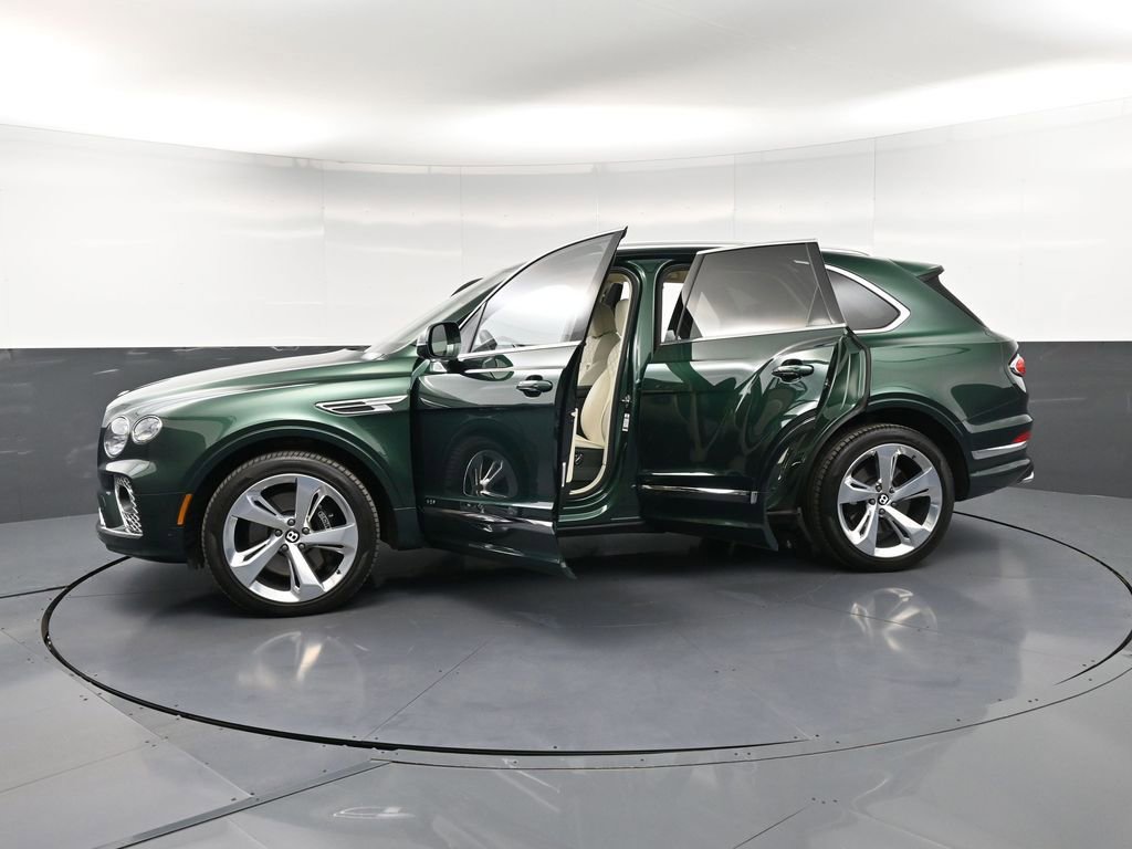 Used 2022 Bentley Bentayga AWD/4WD image 40