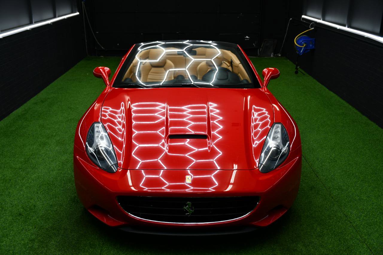 Used 2014 Ferrari California RWD image 17