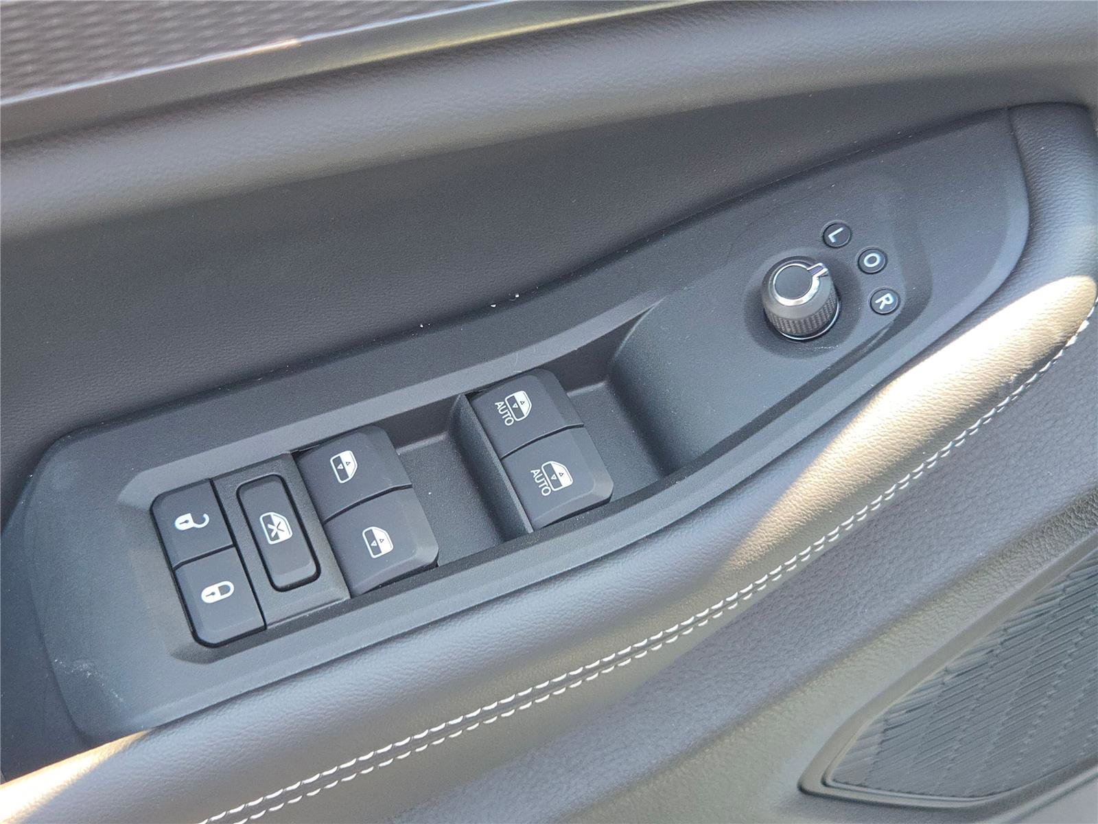 New 2025 Jeep Grand Cherokee Altitude image 23