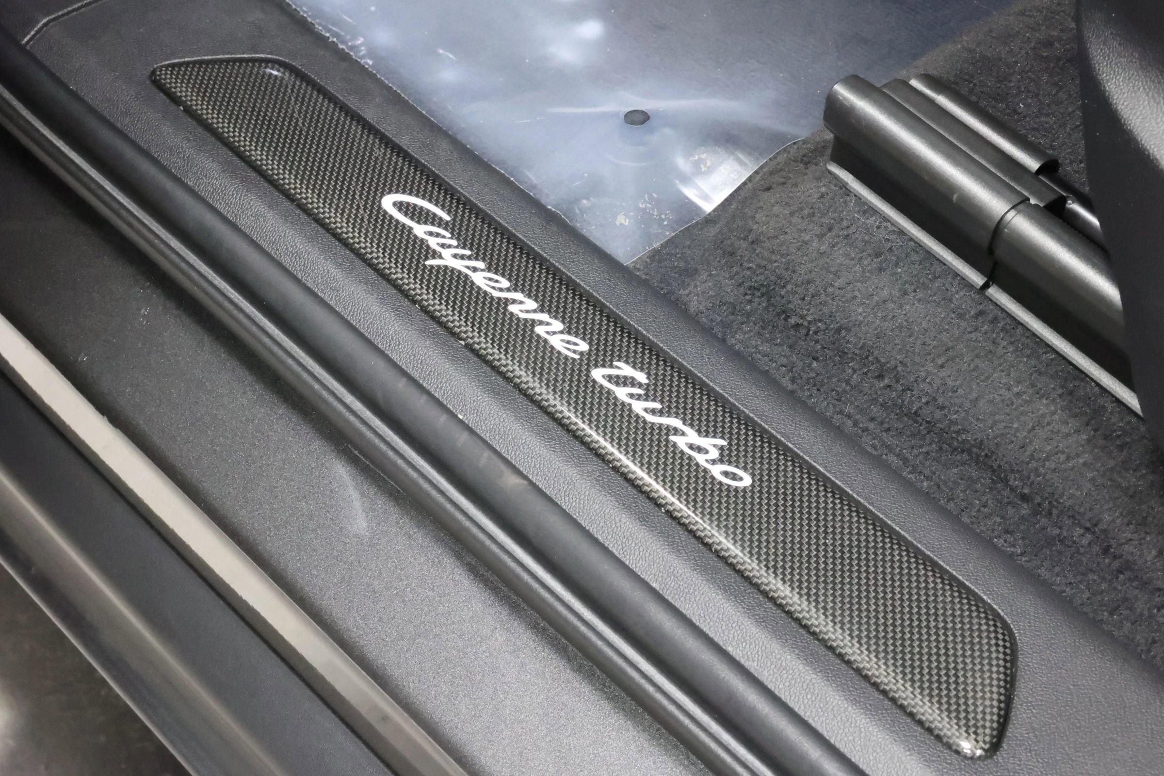 Used 2020 Porsche Cayenne Turbo image 20