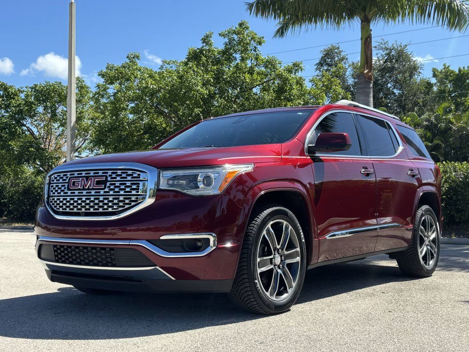 Used 2018 GMC Acadia Denali w/ Technology Package FWD image 2