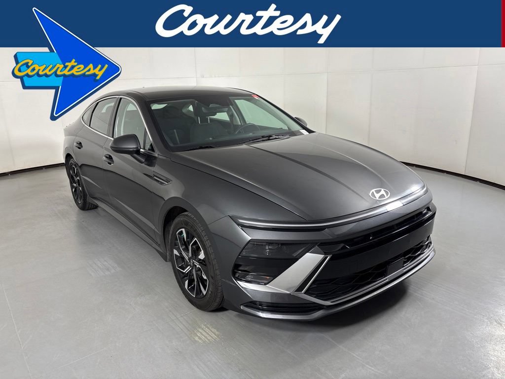 Used 2025 Hyundai Sonata SEL FWD image 1